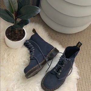 DR. MARTENS BARELY WORN! ✨✨